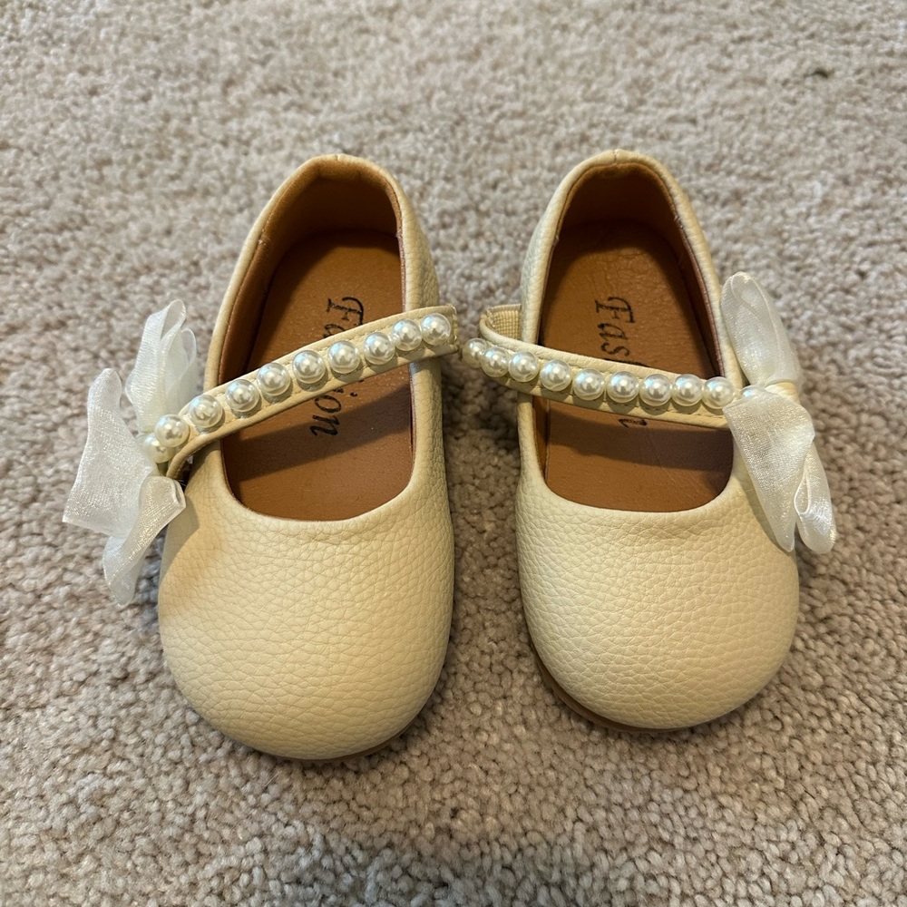 Cream Baby Shoes with Pearl Strap and Bow